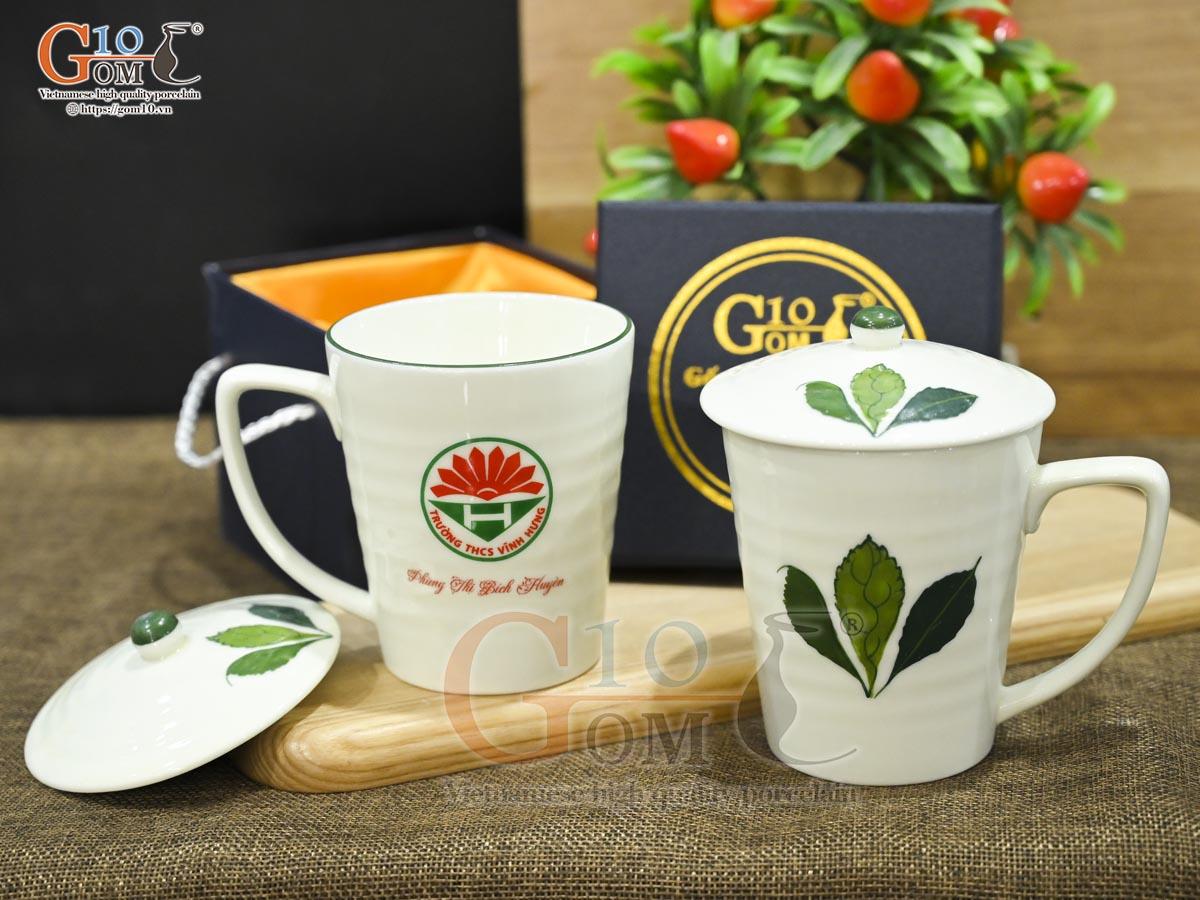 Cốc sứ men kem vẽ Ngò Gai có nắp, in logo