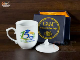 Giải pháp quà tặng trọn vẹn cho ngày hội ngộ. Cốc sứ in logo kỷ niệm 15 năm ngày ra trường