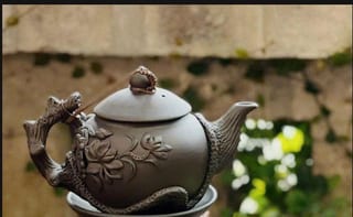 Ấm gốm đắp nổi hoa sen đen, 500ml