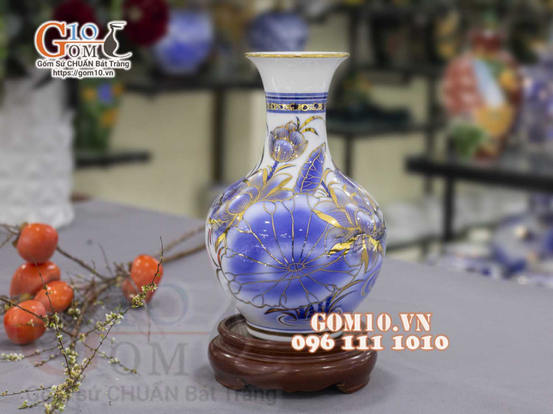 Bình hoa dáng tỏi men lam vẽ vàng 24k, cảnh Sen Phú Quý, cao 33cm