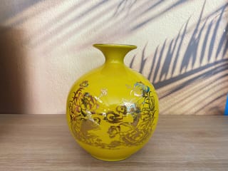 Bình hút lộc men màu vàng họa tiết cá chép hoa sen, cao 18cm