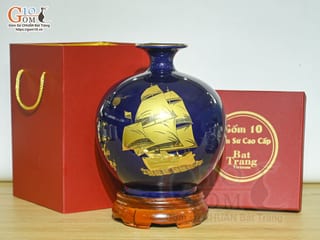 Bình hút lộc men màu xanh coban cảnh Thuận Buồm Xuôi Gió vàng kim, cao 23cm