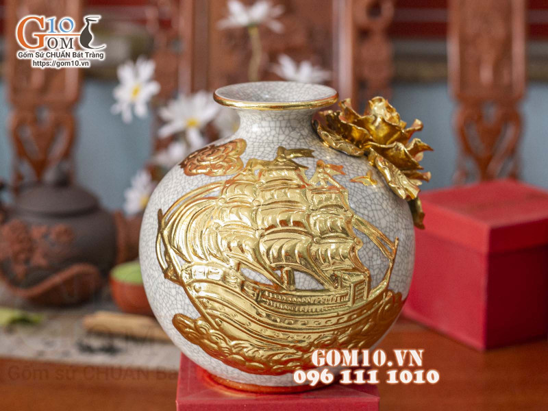 Bình hút lộc men rạn đắp nổi dát vàng Thuận buồm xuôi gió,cao 17cm