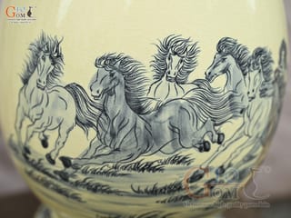 Bình trứng phong thủy men hoàng tộc họa tiết Mã Đáo Thành Công, cao 34cm (cả đế)