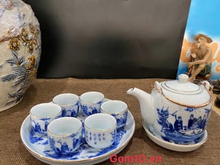 Bộ ấm chén dáng vại men lam cổ vẽ Trúc Lâm Thất Hiền kẻ chỉ viền vàng kim, khay tròn 450ml