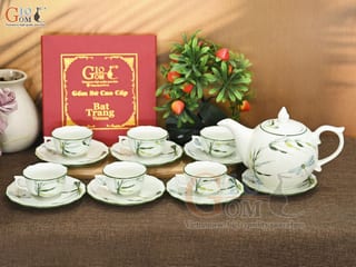 Bộ ấm chén mẫu đơn men kem vẽ Trúc Chuồn, 650ml