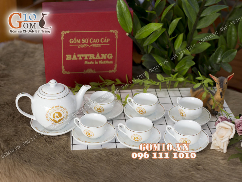Bộ ấm chén men trắng dáng quả đào, logo vàng kim