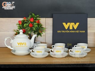 Bộ ấm chén phú quý men trắng kẻ chỉ vàng kim in logo VTV8, 500ml