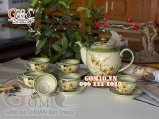 Bộ ấm chén quả đào men vuốt, vẽ hoa mai vàng 500ml