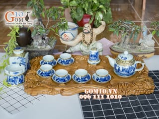 Bộ ấm chén quả hồng men lam họa tiết Trúc Lâm Thất Hiền đầy đủ phụ kiện, bọc đồng