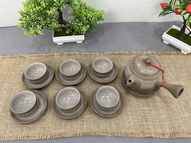 Bộ ấm chén dáng tròn quai ngang gốm hồng sa, quẹt trắng, 300ml
