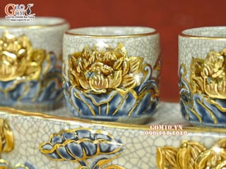 Chén kỷ men rạn đắp nổi Sen Cát Tường, vẽ vàng 24k