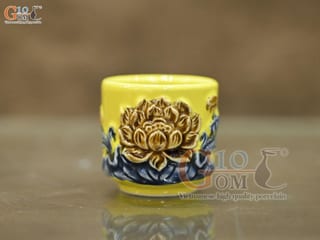 Chén thờ men màu đắp nổi Sen Cát Tường nền vàng