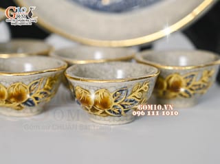 Chén trà bộ ấm chén thờ men rạn đắp nổi vẽ vàng (chén lẻ)