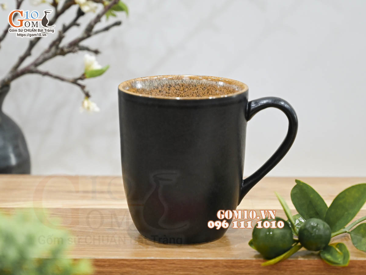 Cốc gốm có quai dáng bầu màu đen, 8cm