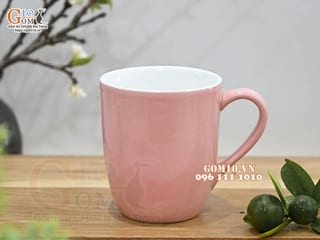 Cốc sứ có quai dáng bầu màu hồng lòng trắng, 8cm
