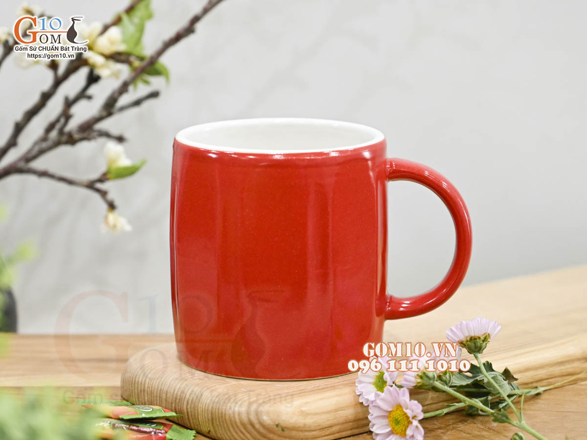 Cốc sứ dáng lục giác quai tròn màu đỏ lòng trắng, 8,5cm