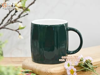 Cốc sứ dáng lục giác quai tròn màu xanh lục bảo lòng trắng, 8,5cm