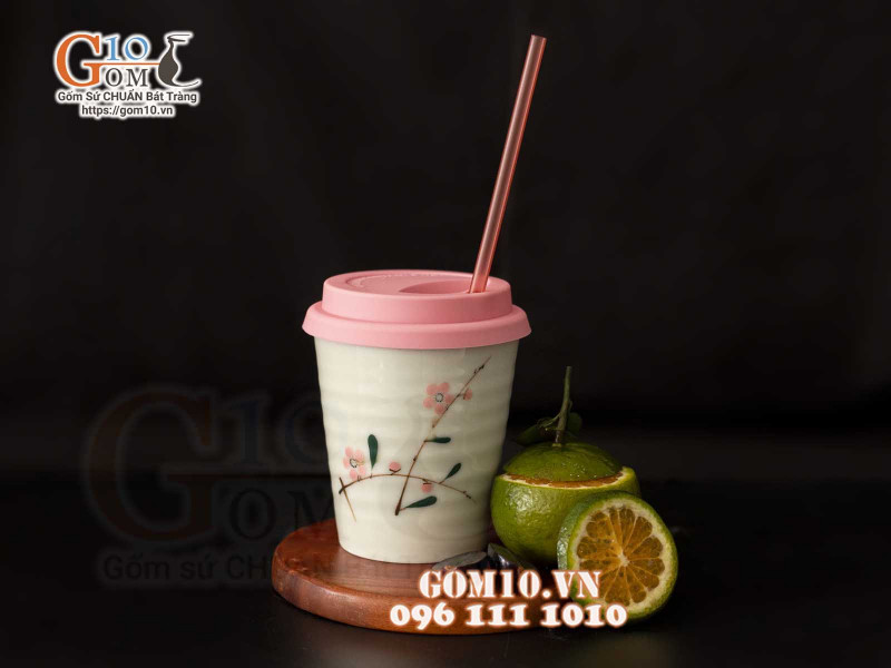Cốc sứ men kem vẽ hoa đào phai nắp silicon 350ml