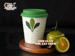 Cốc sứ men kem vẽ ngò gai nắp silicon hồng, 350ml