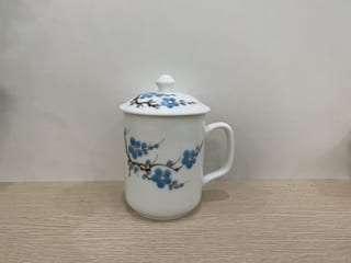 Cốc sứ có nắp men trắng vẽ hoa đào xanh,350ml