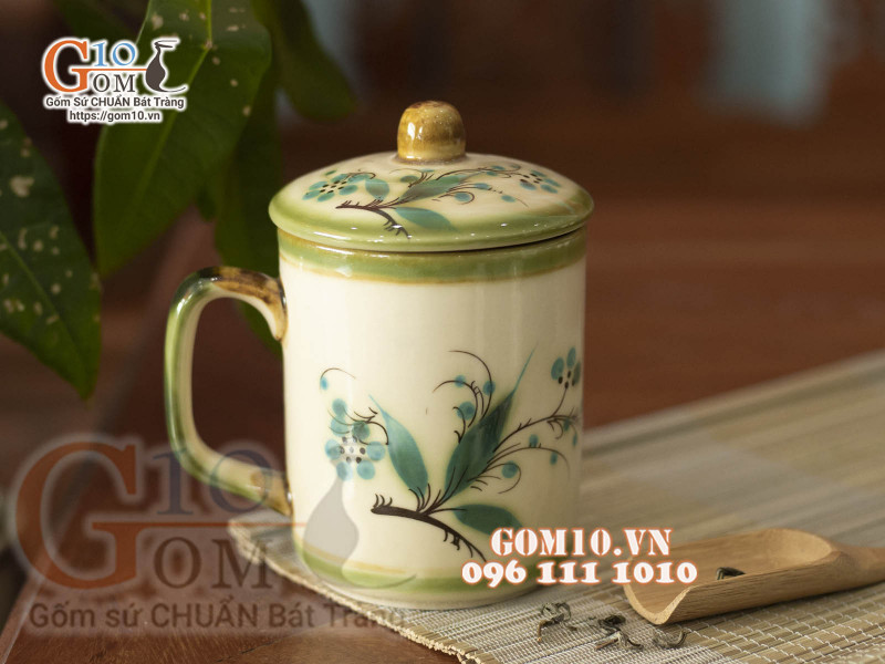 Cốc sứ có nắp men vuốt vẽ tre xanh, đường kính 8cm