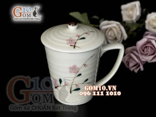 Cốc sứ có nắp vẽ hoa đào phai men kem, cao 10cm
