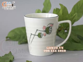 Cốc sứ có quai men kem vẽ hoa Đài Sen