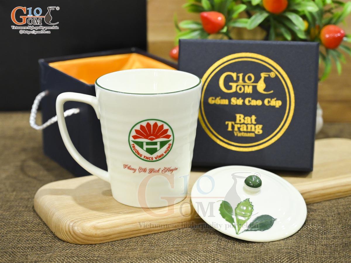 Cốc sứ men kem vẽ Ngò Gai có nắp, in logo