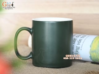 Cốc sứ quai tròn men mát màu xanh lục bảo lòng trắng