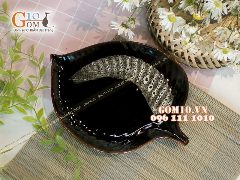 Đĩa lá trầu men hỏa biến gấm quẹt màu mật ong 30x22,5cm