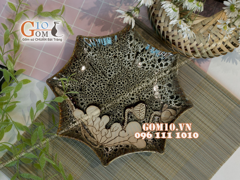 Đĩa sao men gấm vàng khắc sen 25,5cm