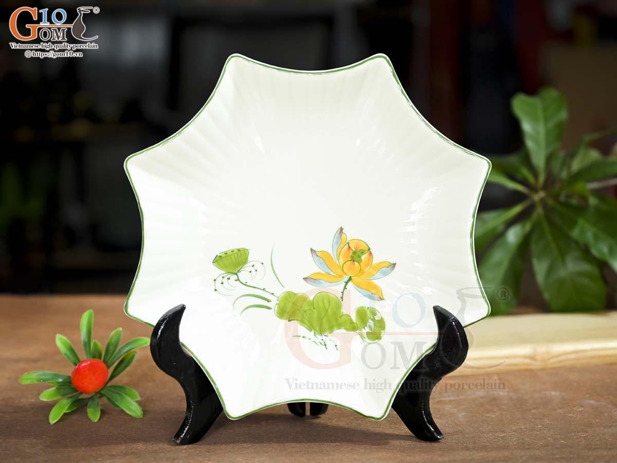 Đĩa sao men kem vẽ hoa Sen vàng 24cm