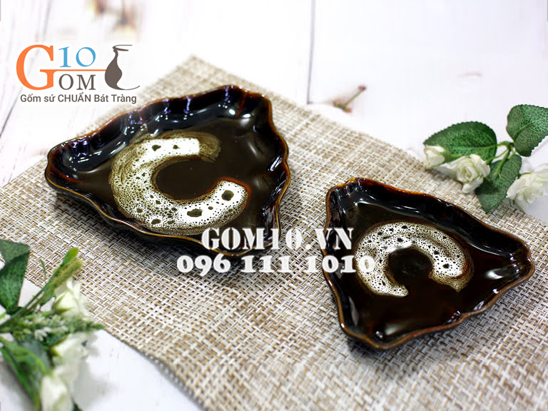 Đĩa tam giác sâu lượn men hỏa biến gấm quẹt màu mật ong 16,5cm