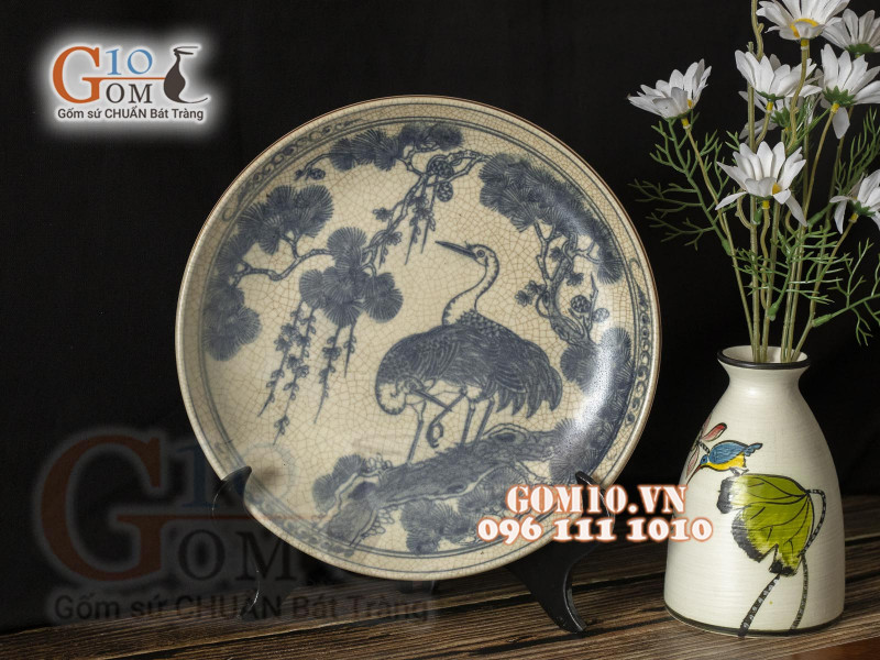 Đĩa trang trí men rạn vẽ Tùng hạc, đường kính 26cm