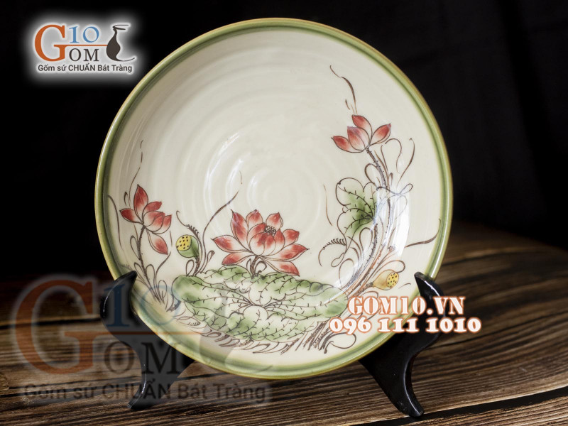 Đĩa tròn men vuốt họa tiết vẽ Sen đỏ, đường kính 22cm
