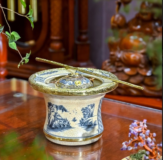 Điếu bát dáng cao men rạn cổ bọc đồng cảnh sơn thuỷ