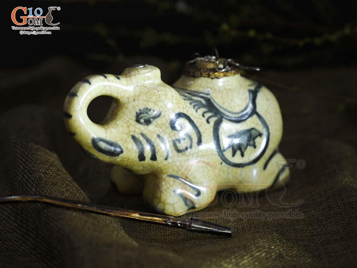 Điếu con giống dáng Voi men rạn cổ, cao 9cm