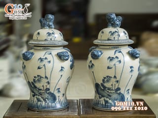 Đôi chóe men rạn cổ họa tiết Sen, đắp nổi đầu hổ 15L