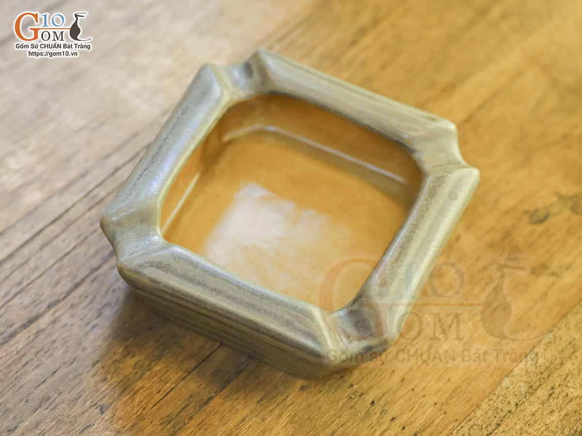 Gạt tàn vuông gốm ganh