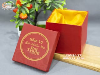 Hộp xi đỏ đựng cốc đĩa lót lụa, H13x12,5cm