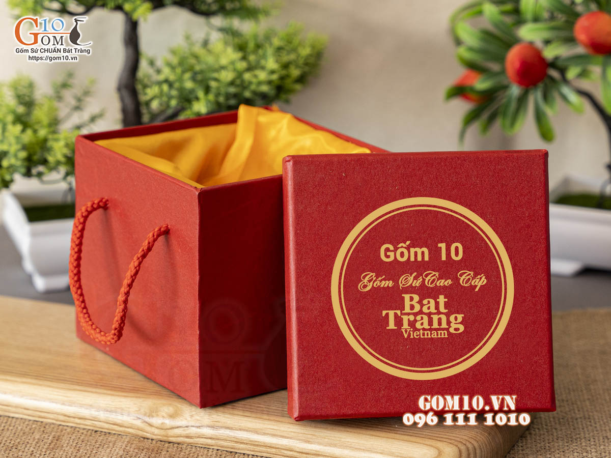 Hộp xi đỏ lót lụa đựng cốc có quai xách
