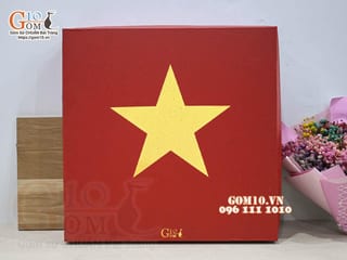 Hộp xi lót lụa đựng ấm chén in ngôi sao vàng 5 cánh