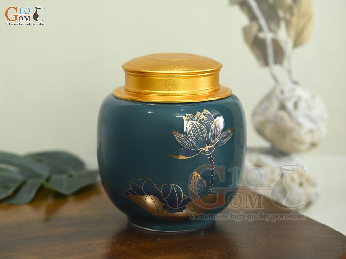Lọ chè dáng thấp họa tiết hoa Sen vàng kim, nền xanh dương, 150g
