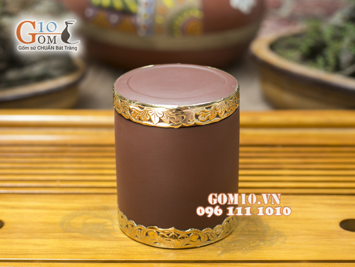 Lọ chè tròn gốm nâu bọc đồng