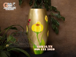 Lọ hoa sơn mài dáng bom nền vàng vẽ hoa Tulip, cao 43cm