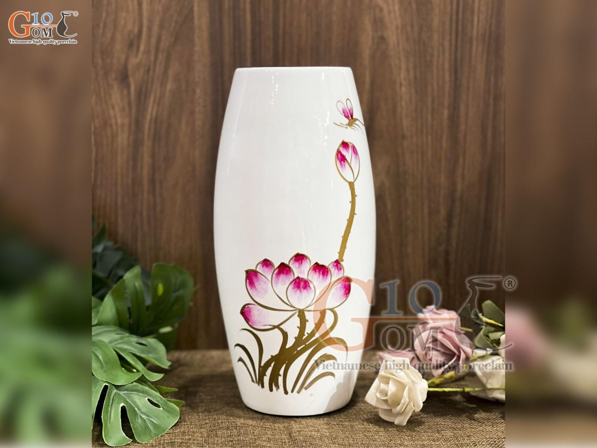 Lọ hoa sơn mài dáng bom vẽ Chuồn Sen nền trắng, cao 28cm