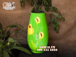 Lọ hoa sơn mài dáng chân thấp nền xanh vẽ hoa vàng, cao 29cm