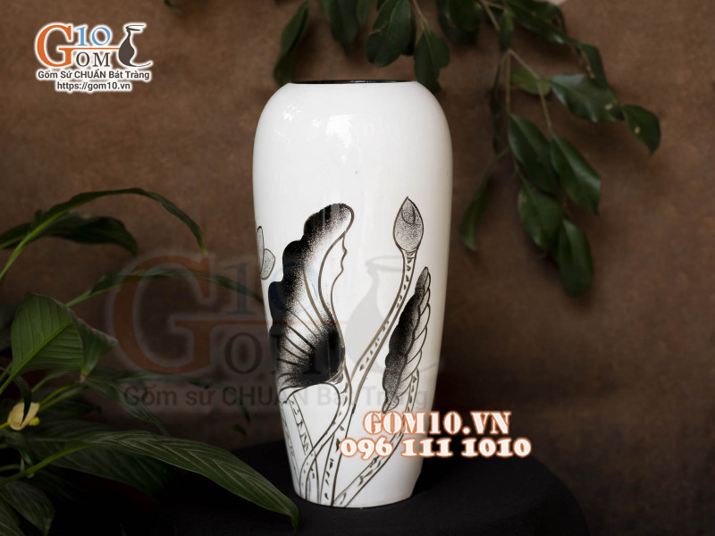 Lọ hoa sơn mài dáng cúp nền trắng vẽ hoa Sen, cao 28cm