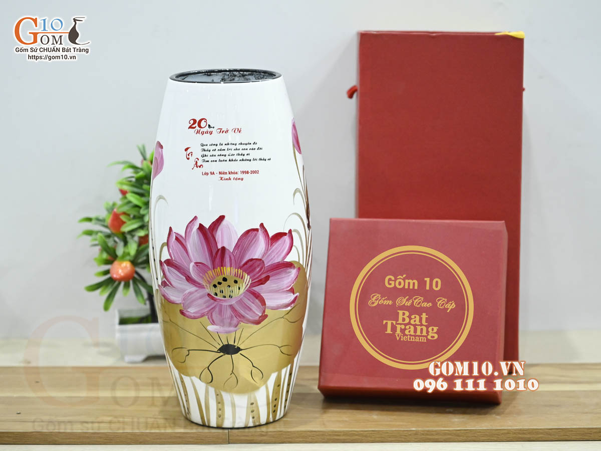 Lọ hoa sơn mài trắng dáng bom họa tiết hoa Sen, in logo quà tặng